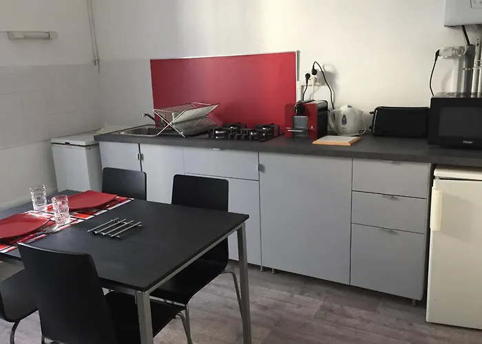 Large In The Heart Of Нант